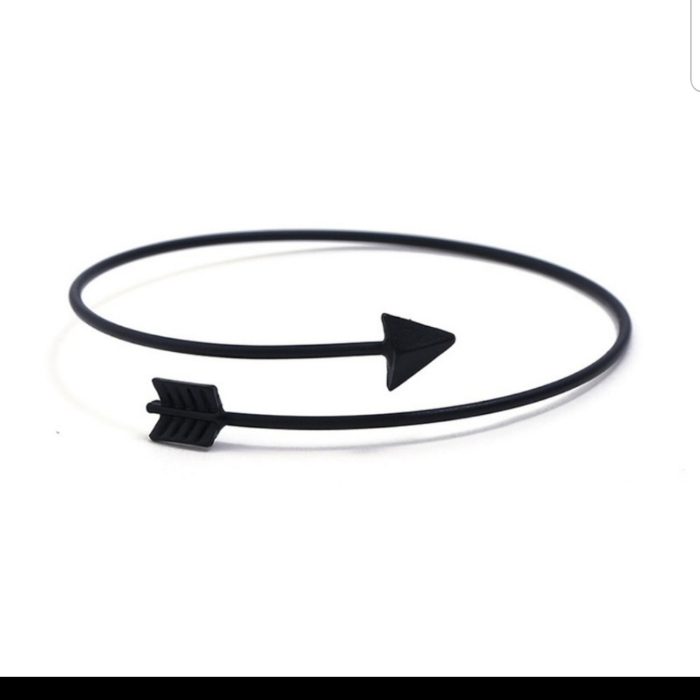 Black metal arrow bracelet